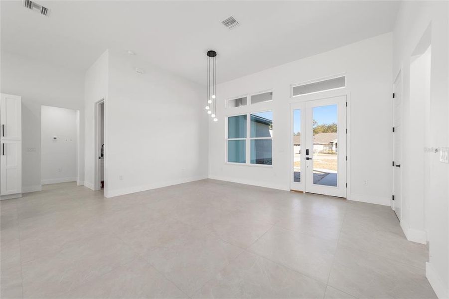 Spacious, unfurnished interior of a new home in , Ocala (Image 21).