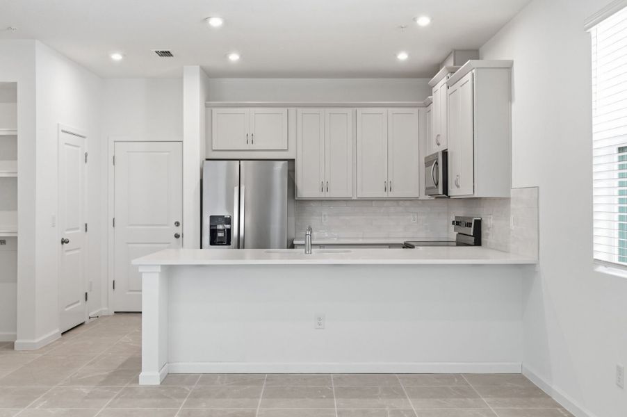 MODEL PHOTOGRAPHY - Kitchen