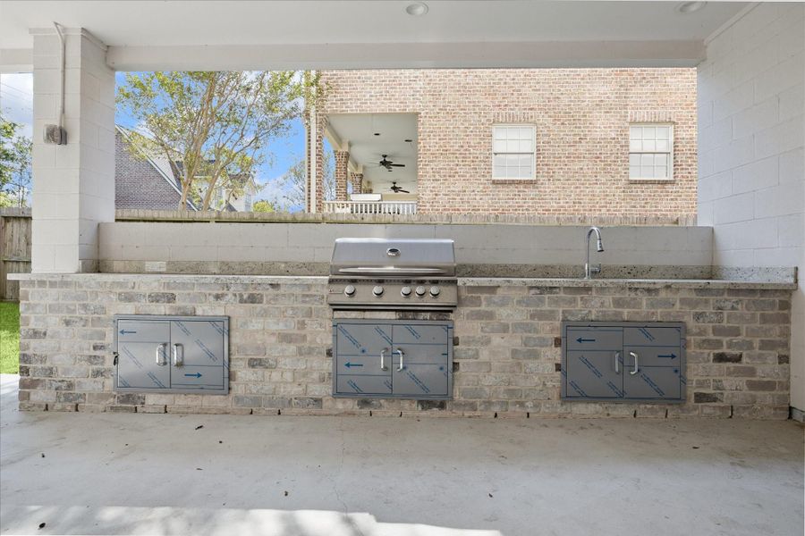 Never used summer kitchen - ready for your outdoor entertaining or weeknight family dinners. Never used summer kitchen - ready for your outdoor entertaining or weeknight family dinners.