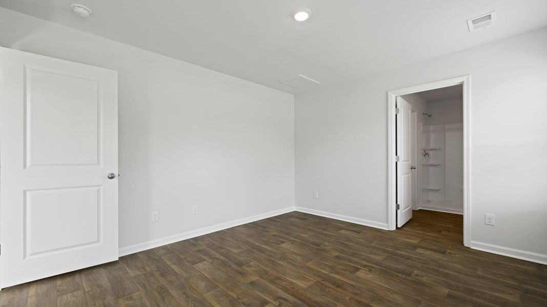 Spacious, unfurnished interior of a new home in Evergreen, Holly Hill (Image 19).