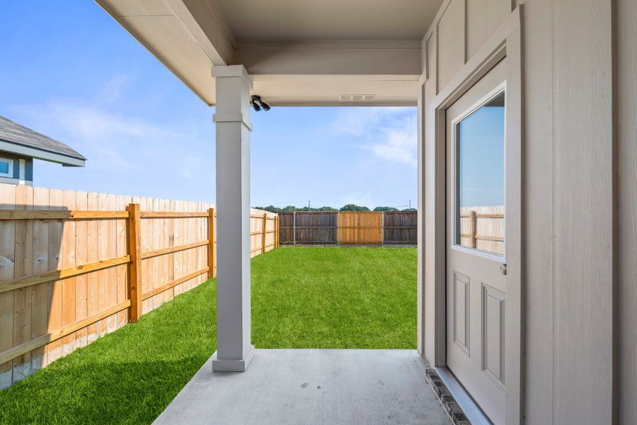 Exterior details and patio area of a home in South Fork, Waco (Image 2). Exterior details and patio area of a home in South Fork, Waco (Image 2).