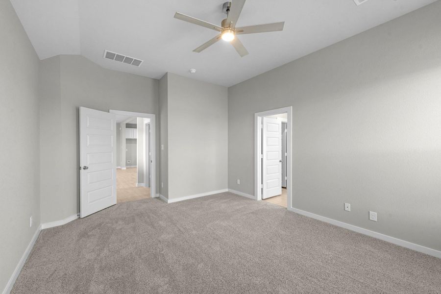Spacious, unfurnished interior of a new home in Grand Oaks Village, Houston (Image 15). Spacious, unfurnished interior of a new home in Grand Oaks Village, Houston (Image 15).