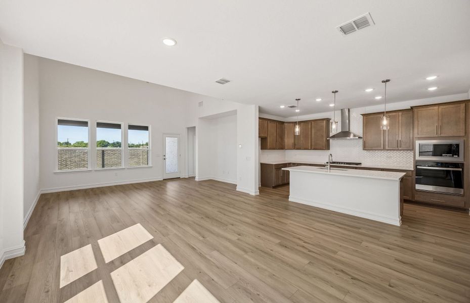 Spacious, unfurnished interior of a new home in Highland Lakes, McKinney (Image 22).