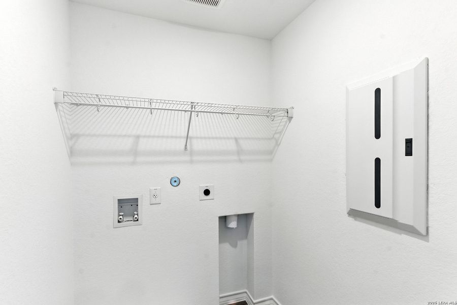 Spacious, unfurnished interior of a new home in Horizon Ridge, San Antonio (Image 19).