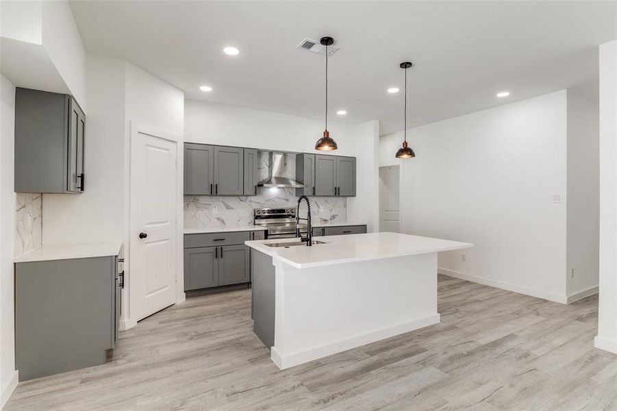 Furnished interior view inside a new home in , Dallas (Image 7).