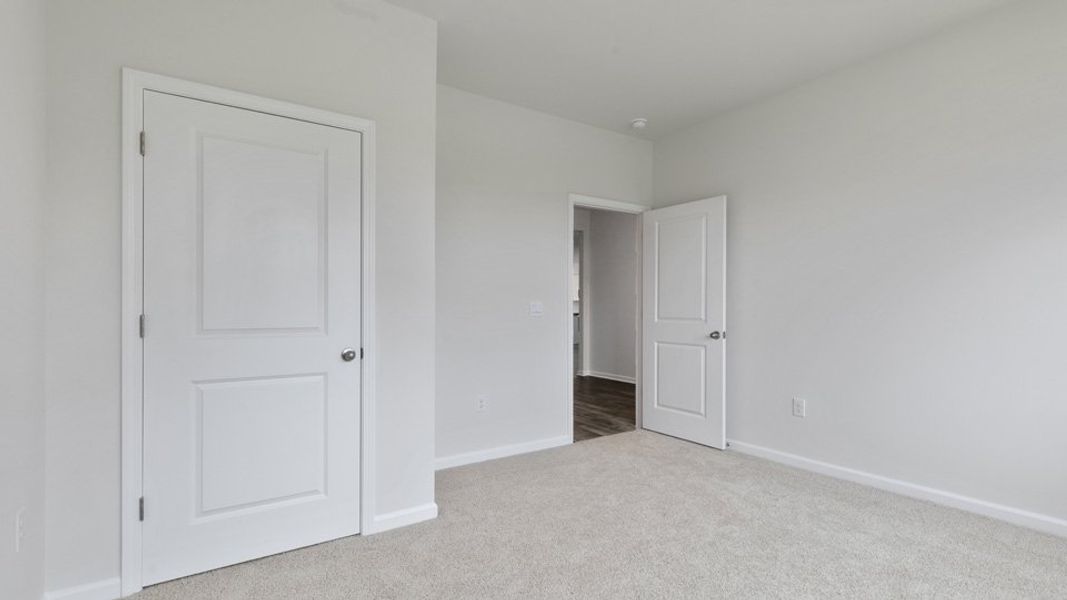 Spacious, unfurnished interior of a new home in East Ridge, Ayden (Image 27).