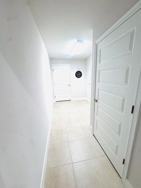 Spacious, unfurnished interior of a new home in Waterstone Villas, Fort Pierce (Image 26).