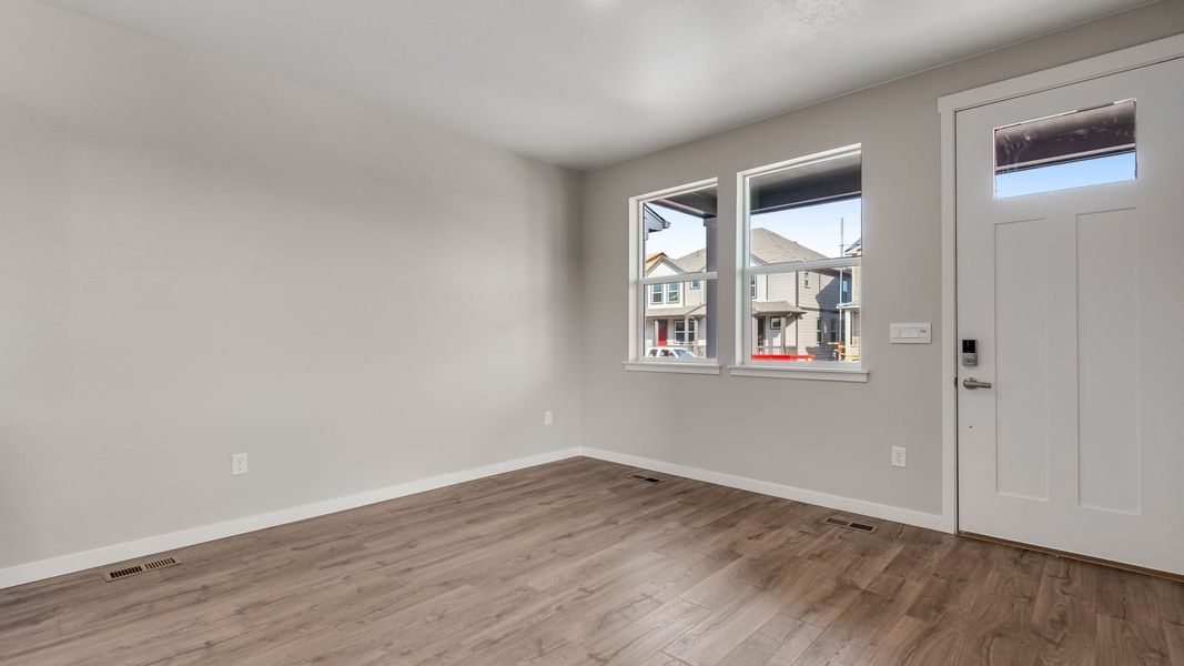 Spacious, unfurnished interior of a new home in Horizon Uptown, Aurora (Image 11).