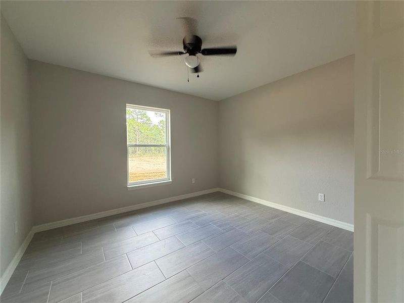 Spacious, unfurnished interior of a new home in , Dunnellon (Image 9).