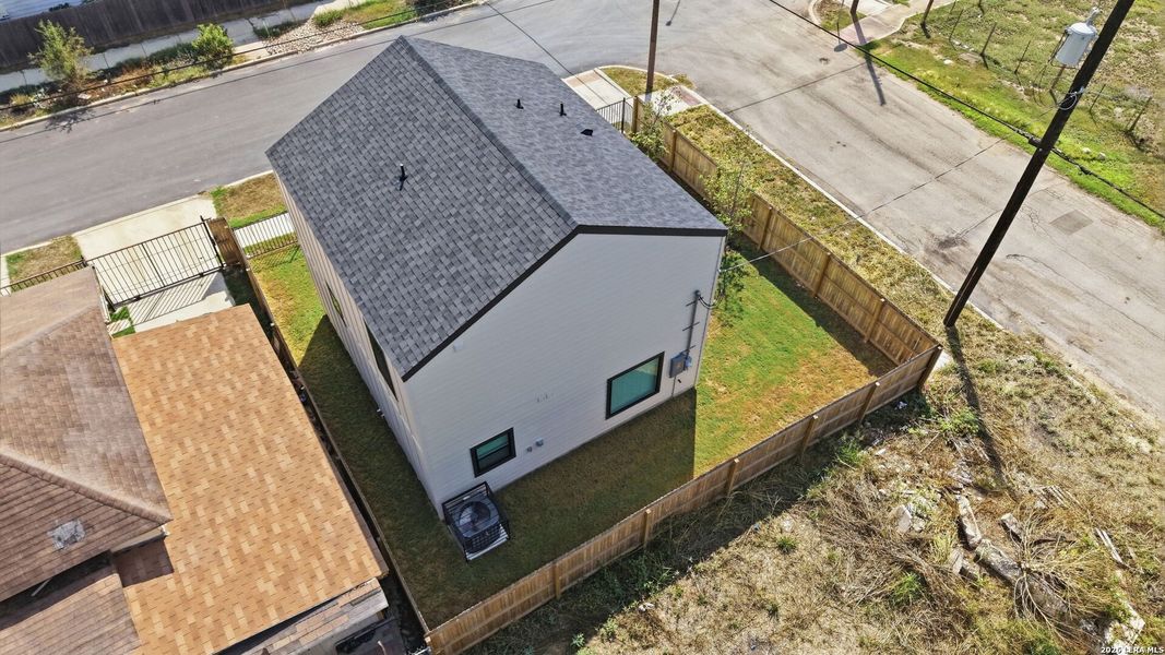 Exterior details and patio area of a home in , San Antonio (Image 28).