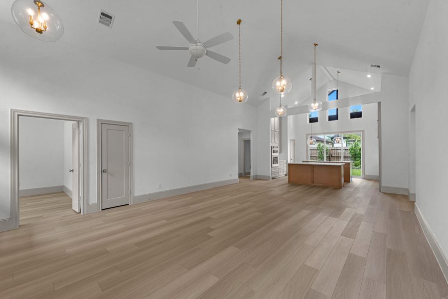 Additional view to show how much space this home provides for entertaining! Additional view to show how much space this home provides for entertaining!