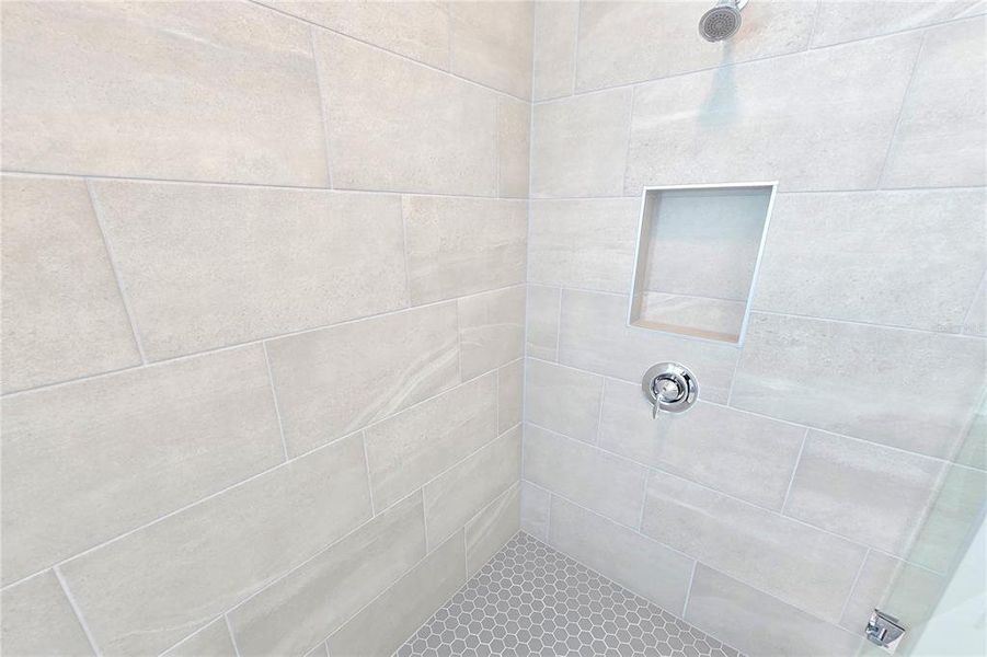 Spacious, unfurnished interior of a new home in Bay Lake Farms, St. Cloud (Image 38).