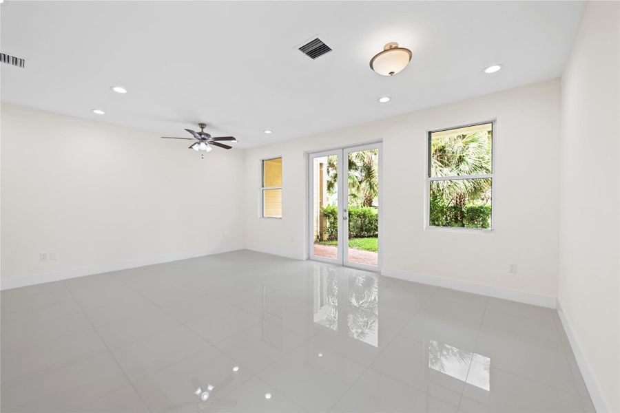 Spacious, unfurnished interior of a new home in , Fort Lauderdale (Image 22).