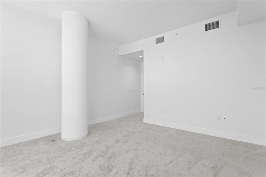 Spacious, unfurnished interior of a new home in , St. Petersburg (Image 59).
