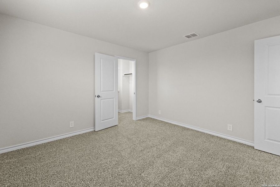 Spacious, unfurnished interior of a new home in Stonehill, San Antonio (Image 12).