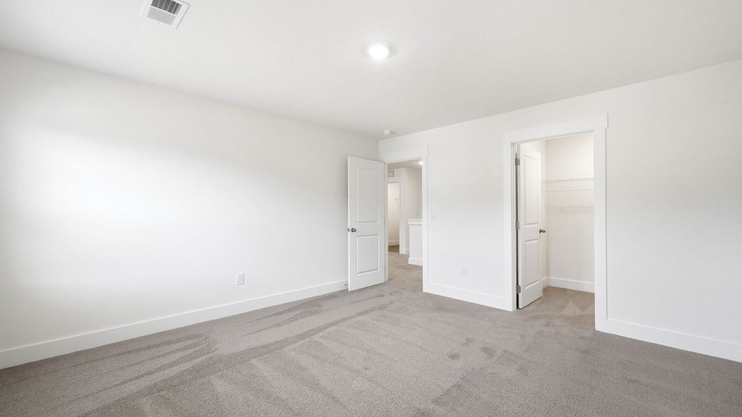 Spacious, unfurnished interior of a new home in Fieldcrest Acres, Blountville (Image 22).