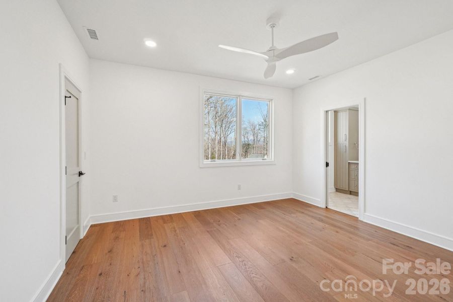 Spacious, unfurnished interior of a new home in , Brevard (Image 37).
