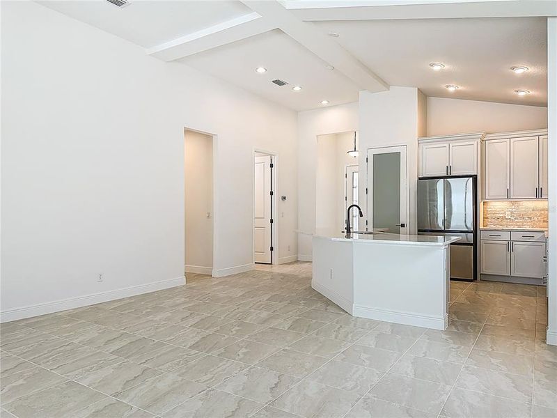 Spacious, unfurnished interior of a new home in , Parrish (Image 44).