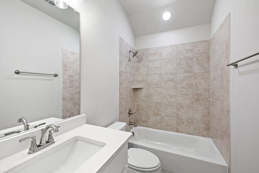 Furnished interior view inside a new home in Elevon, Lavon (Image 13).