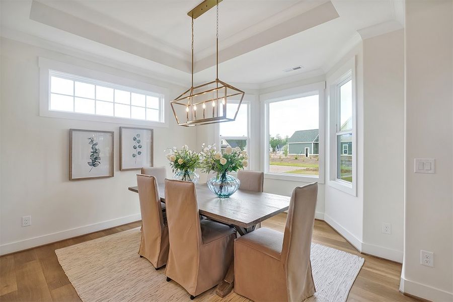 Pierre's Bay, Dining Pierre's Bay, Dining