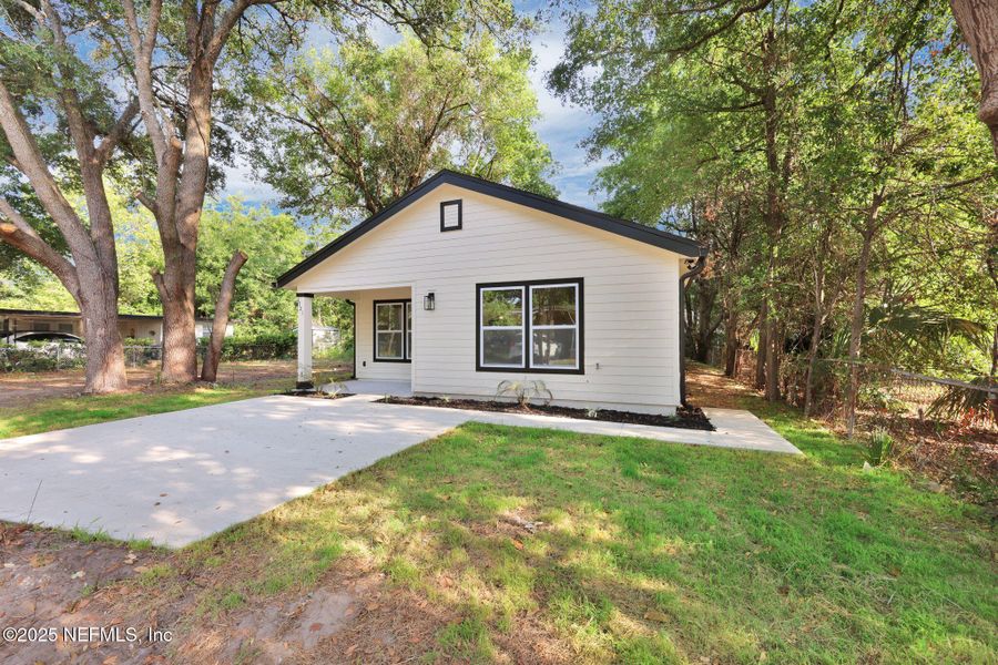 Front exterior of a new home in , Jacksonville, FL, highlighting curb appeal (Image 2). Front exterior of a new home in , Jacksonville, FL, highlighting curb appeal (Image 2).