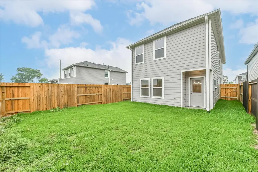 Exterior details and patio area of a home in , Missouri City (Image 4).