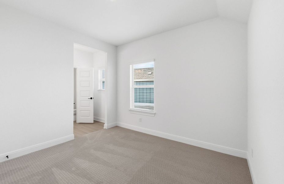 Spacious, unfurnished interior of a new home in Santa Rita Ranch, Liberty Hill (Image 28).