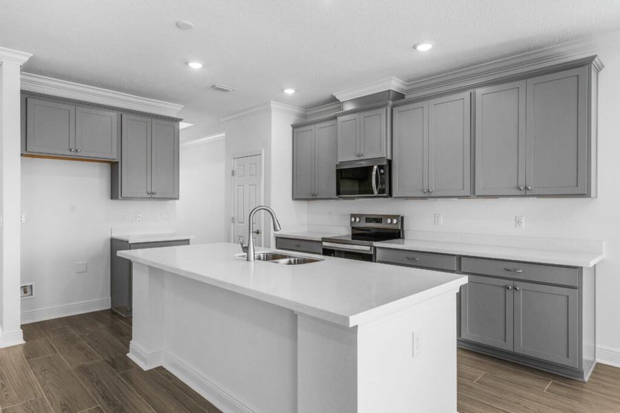 Furnished interior view inside a new home in Lake Merial, Panama City (Image 8).
