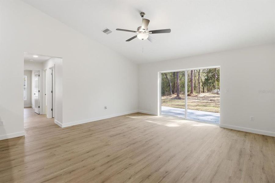 Spacious, unfurnished interior of a new home in , Weeki Wachee (Image 31).