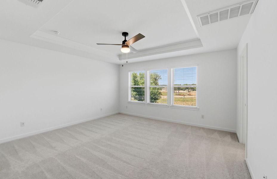 Spacious, unfurnished interior of a new home in Wolf Ranch, Georgetown (Image 32).