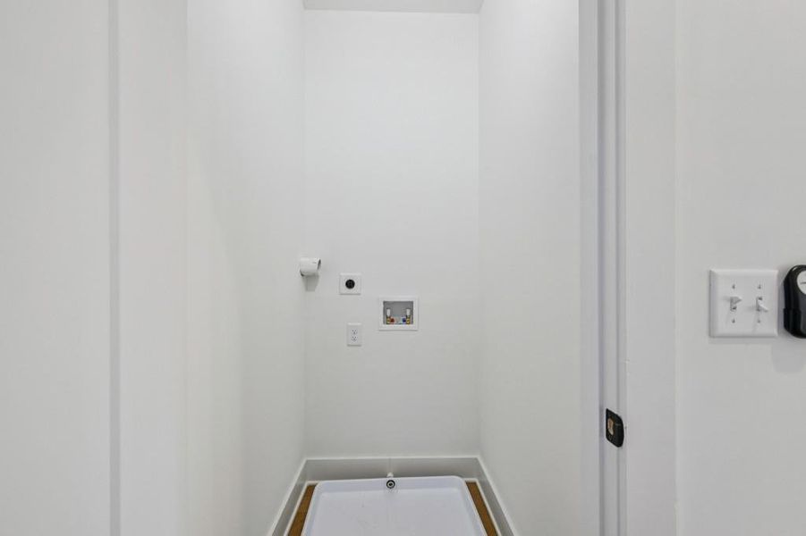 Spacious, unfurnished interior of a new home in , Atlanta (Image 20).