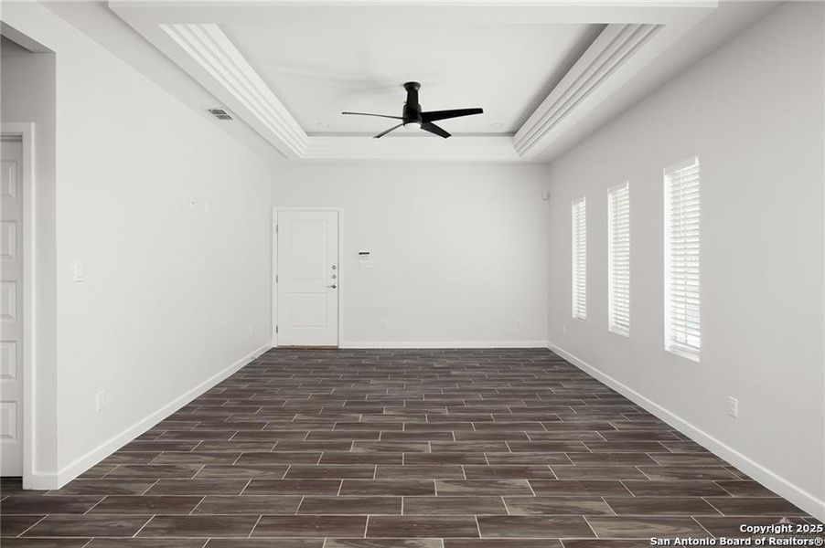 Spacious, unfurnished interior of a new home in , Weslaco (Image 8).