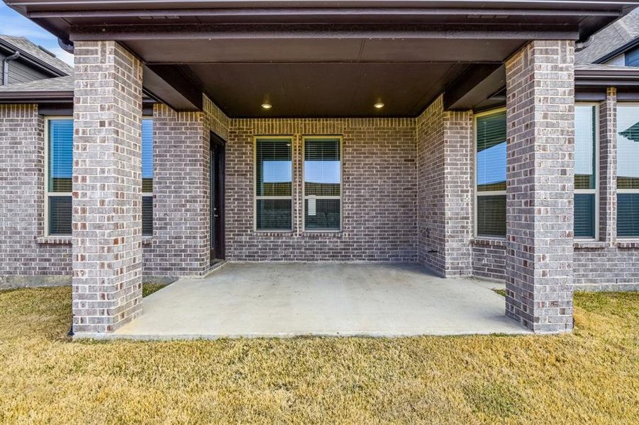 Exterior details and patio area of a home in Wildridge, Oak Point (Image 2).