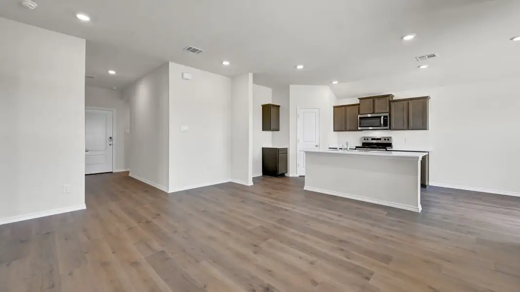 Spacious, unfurnished interior of a new home in Riverfield, Josephine (Image 21).