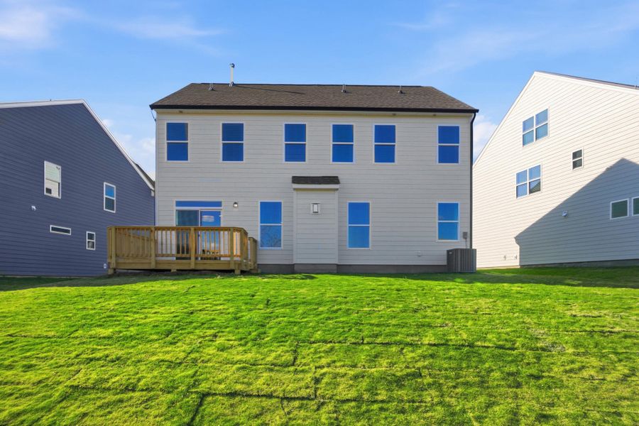 Exterior details and patio area of a home in Summerlin, Mooresville (Image 26).