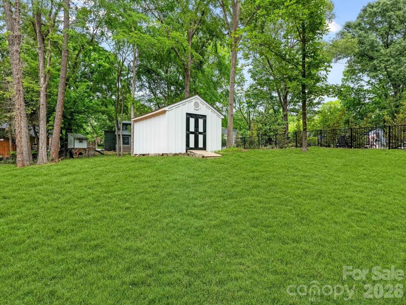 Exterior details and patio area of a home in , Charlotte (Image 3).