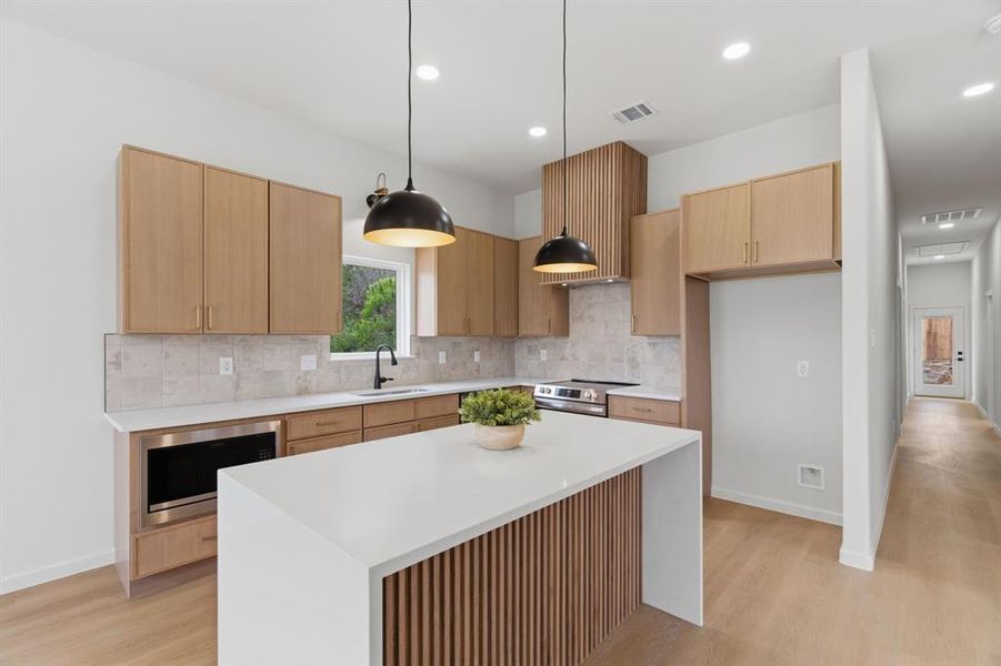Furnished interior view inside a new home in , Granbury (Image 9).