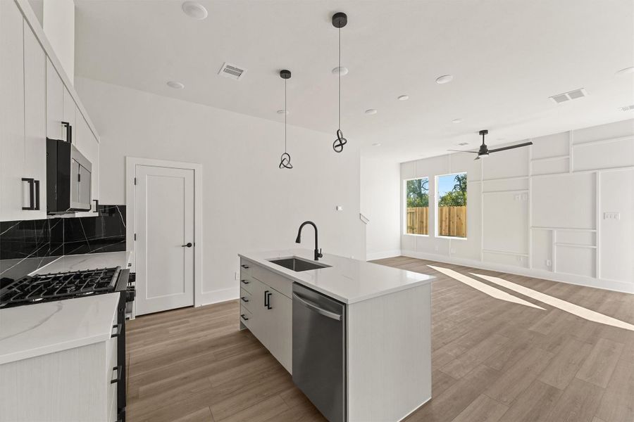 Furnished interior view inside a new home in Jesselton Square at Creekmont, Houston (Image 6). Furnished interior view inside a new home in Jesselton Square at Creekmont, Houston (Image 6).