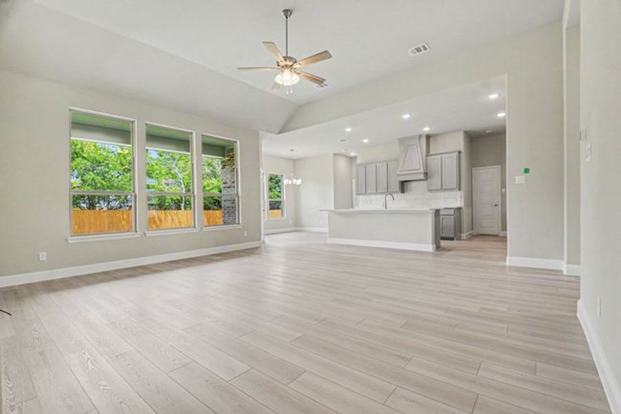 Spacious, unfurnished interior of a new home in Cole Crossing Estates, DeSoto (Image 15). Spacious, unfurnished interior of a new home in Cole Crossing Estates, DeSoto (Image 15).