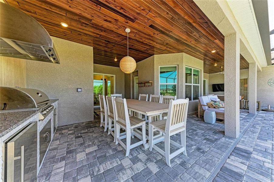 Exterior details and patio area of a home in , Venice (Image 3).