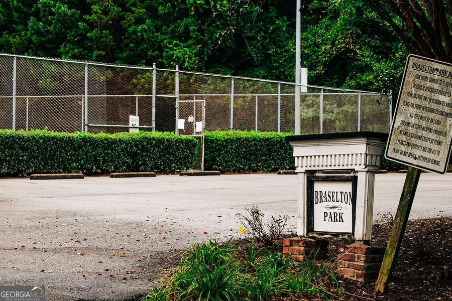 Image 101 of a home in Rosewood Lake Estates.