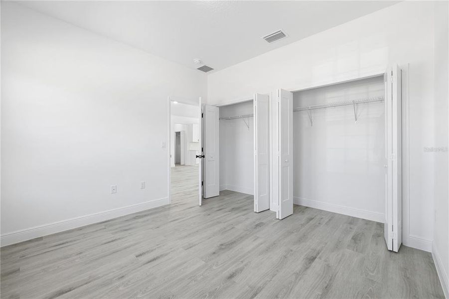 Spacious, unfurnished interior of a new home in , Citrus Springs (Image 24).