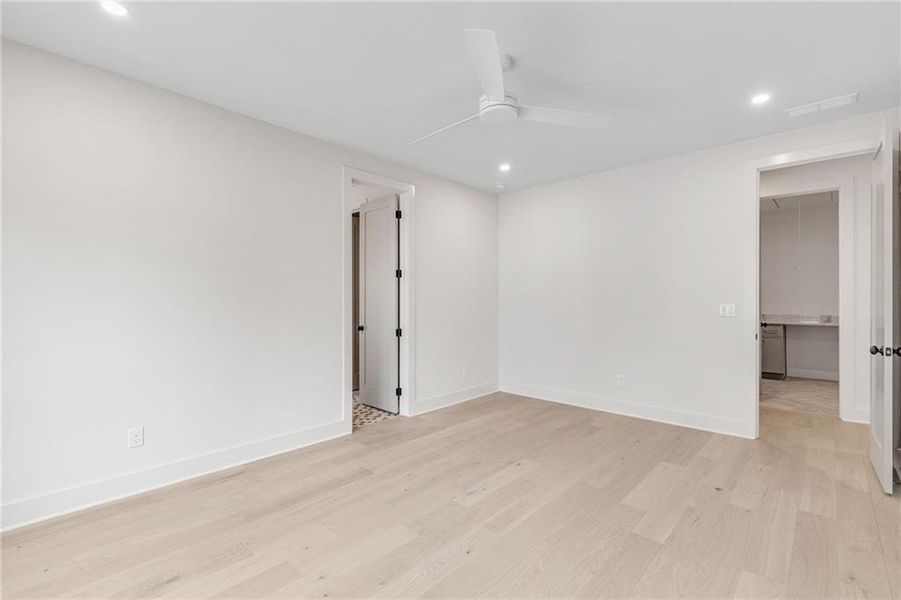 Spacious, unfurnished interior of a new home in , Atlanta (Image 40).