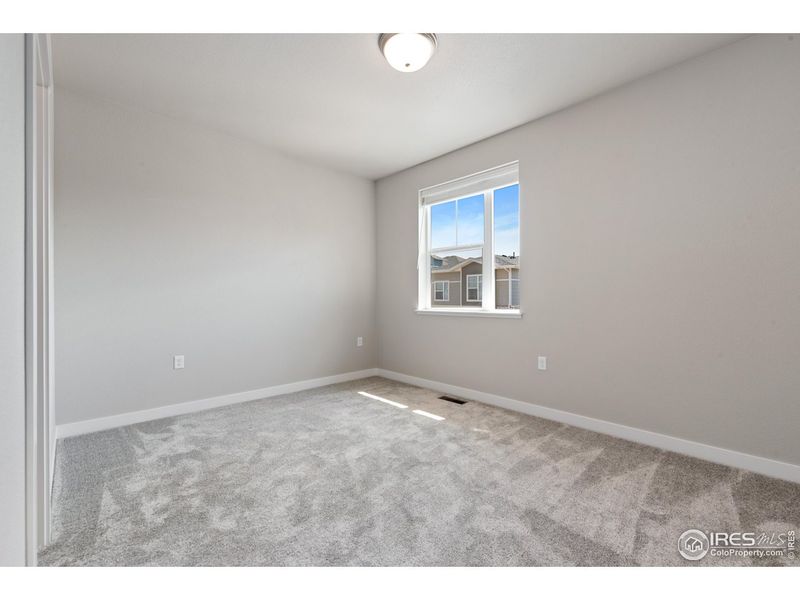 Spacious, unfurnished interior of a new home in Highlands at Fox Hill - Discovery, Longmont (Image 22).