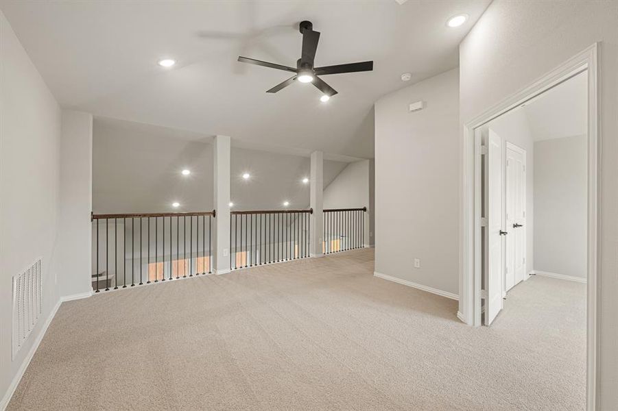 Spacious, unfurnished interior of a new home in Sable Creek, Sanger (Image 29).