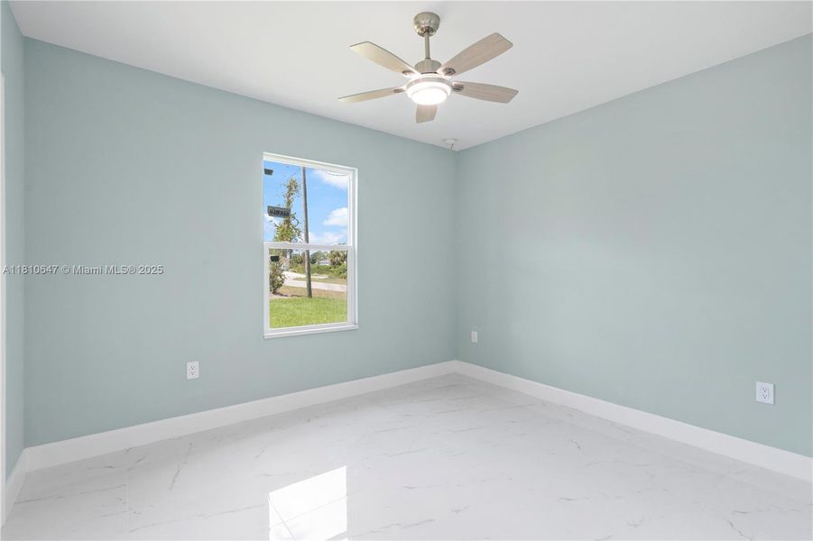 Spacious, unfurnished interior of a new home in , Lehigh Acres (Image 8).