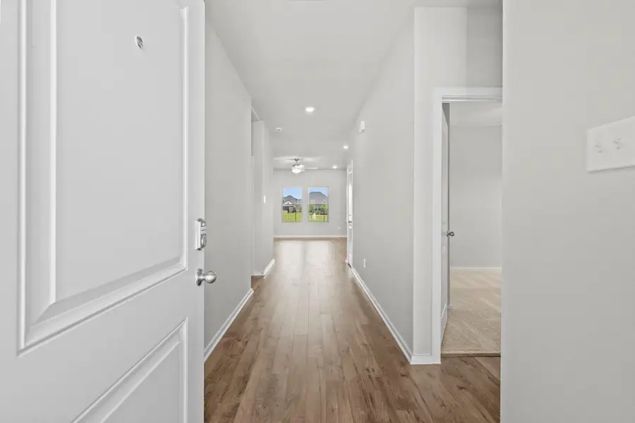 Spacious, unfurnished interior of a new home in Laurel Landing, Alvin (Image 16).