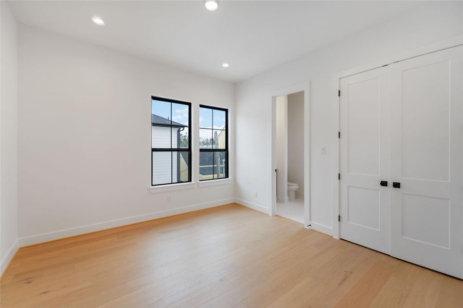 Spacious, unfurnished interior of a new home in , Houston (Image 19).