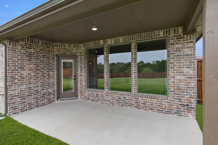 Exterior details and patio area of a home in Lovers Landing, Forney (Image 3).