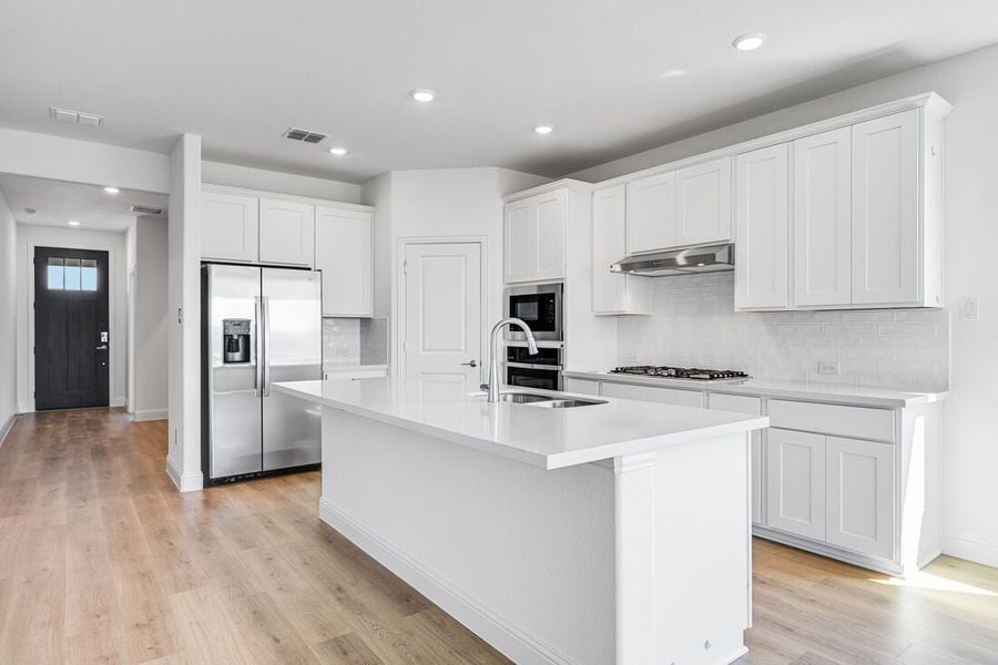 Furnished interior view inside a new home in Madero 50s, Fort Worth (Image 6).